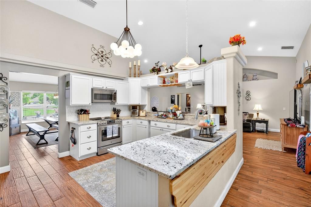 For Sale: $425,000 (4 beds, 3 baths, 2424 Square Feet)