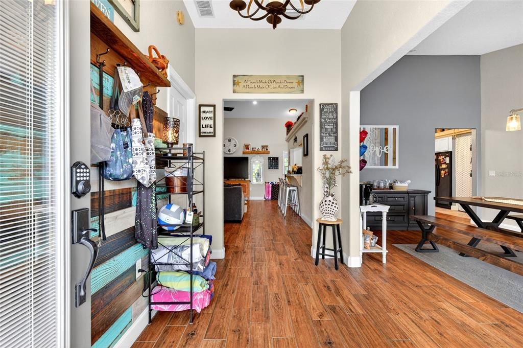 For Sale: $425,000 (4 beds, 3 baths, 2424 Square Feet)