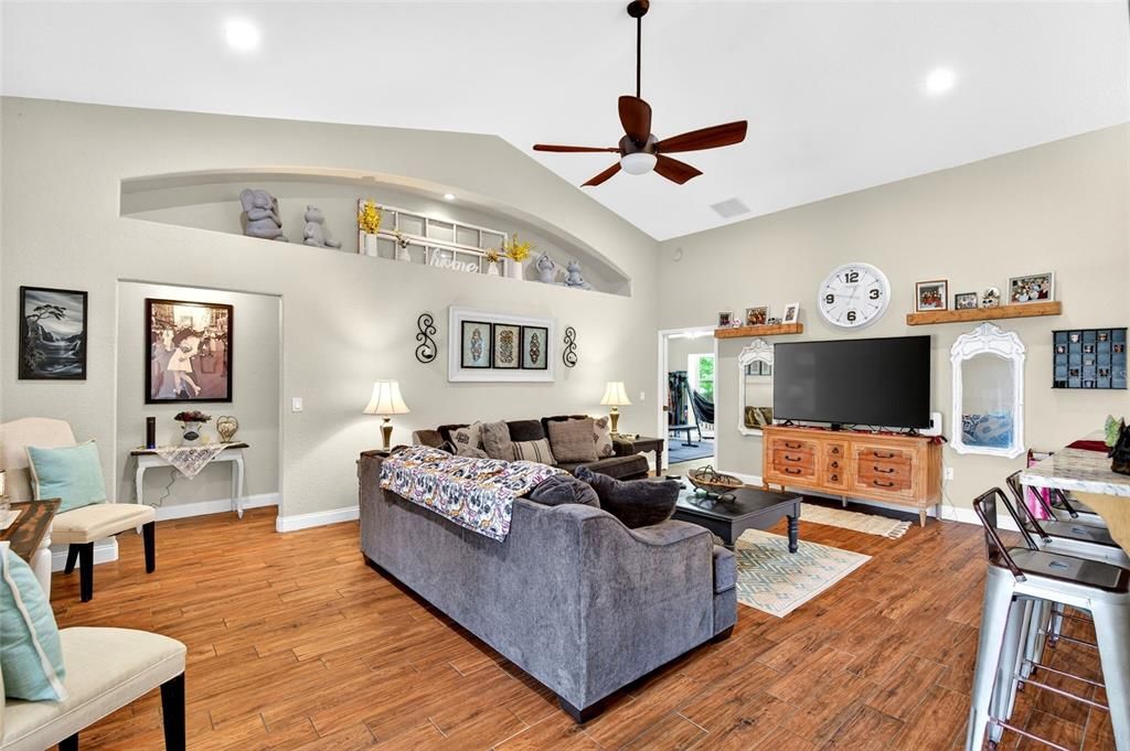For Sale: $425,000 (4 beds, 3 baths, 2424 Square Feet)