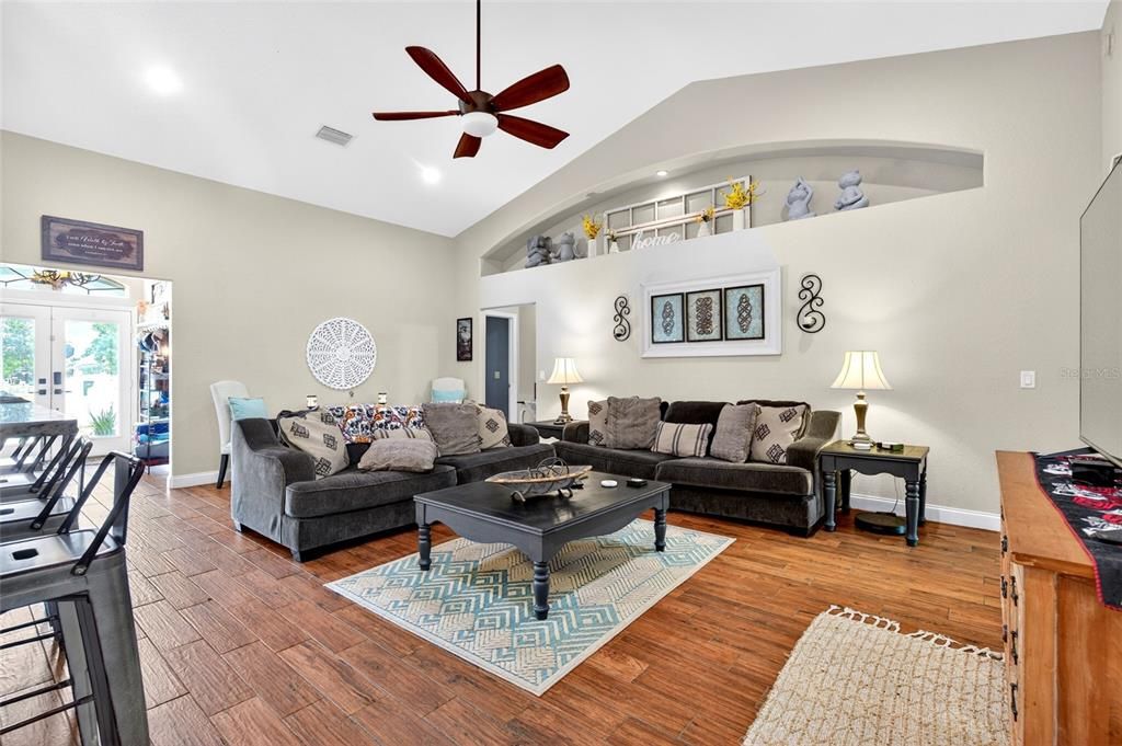 For Sale: $425,000 (4 beds, 3 baths, 2424 Square Feet)