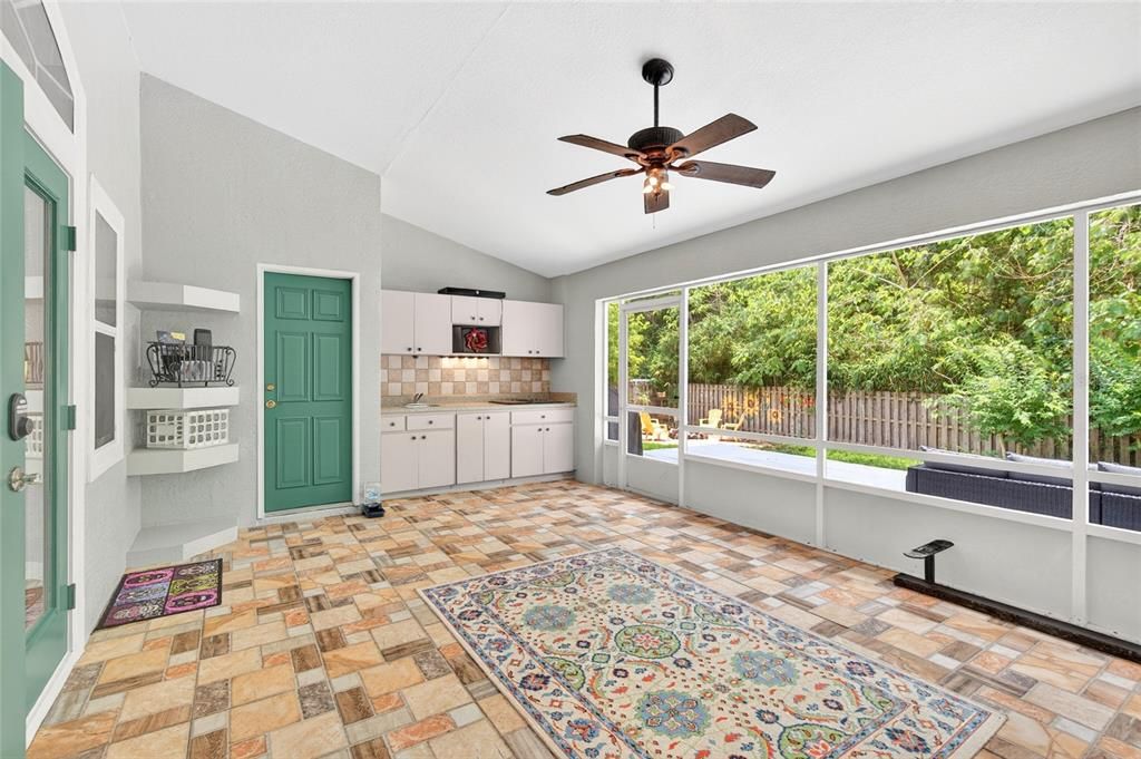 For Sale: $425,000 (4 beds, 3 baths, 2424 Square Feet)