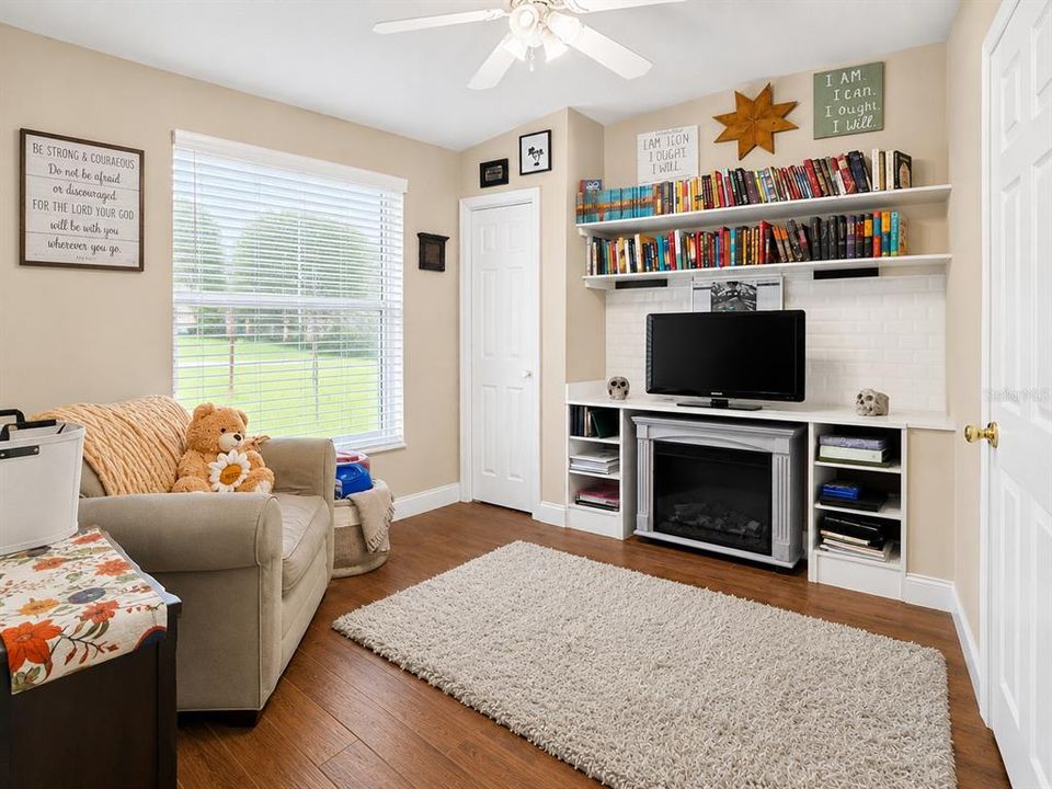 For Sale: $425,000 (4 beds, 3 baths, 2424 Square Feet)