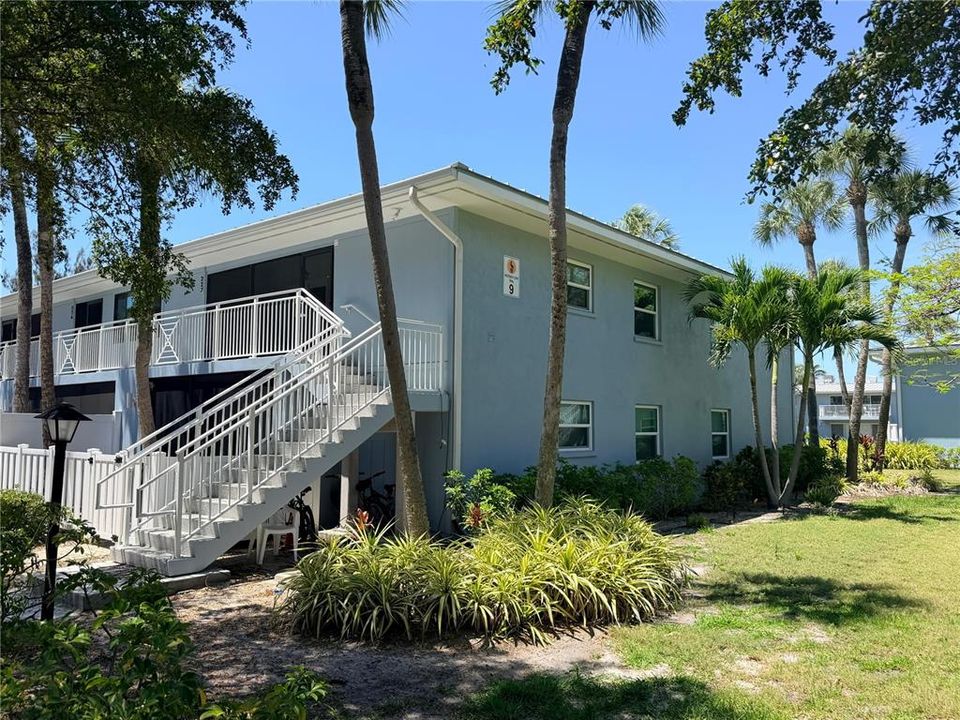 For Sale: $559,000 (2 beds, 2 baths, 1176 Square Feet)