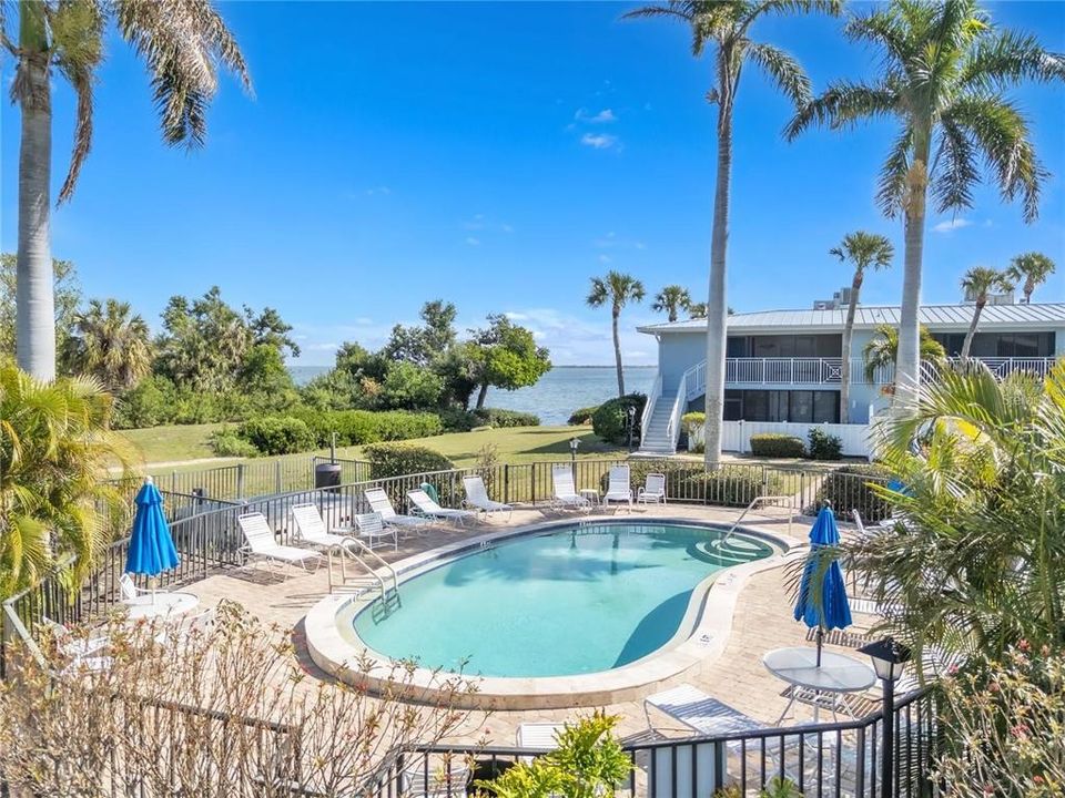 For Sale: $559,000 (2 beds, 2 baths, 1176 Square Feet)