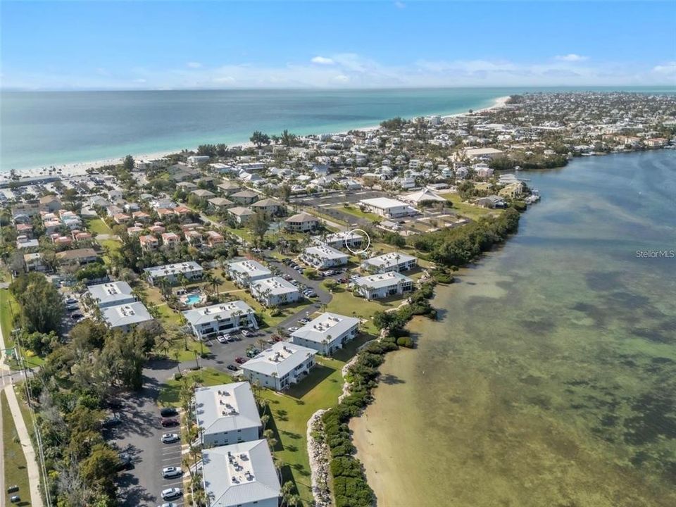 For Sale: $559,000 (2 beds, 2 baths, 1176 Square Feet)