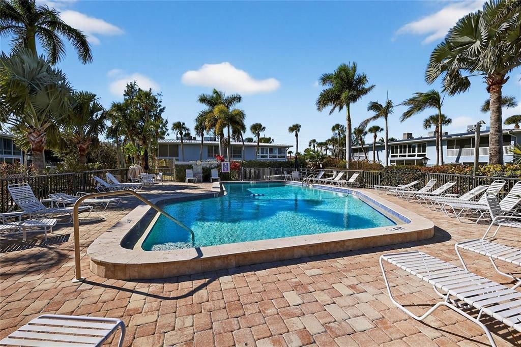 For Sale: $559,000 (2 beds, 2 baths, 1176 Square Feet)