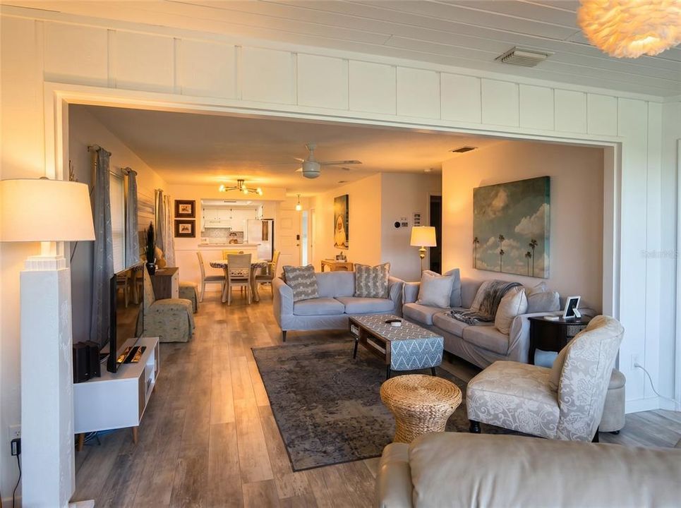 For Sale: $559,000 (2 beds, 2 baths, 1176 Square Feet)