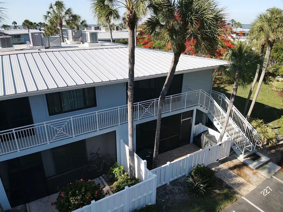 For Sale: $559,000 (2 beds, 2 baths, 1176 Square Feet)