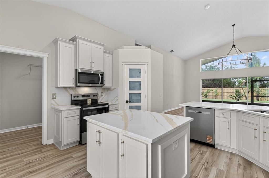 For Sale: $499,999 (4 beds, 3 baths, 2487 Square Feet)