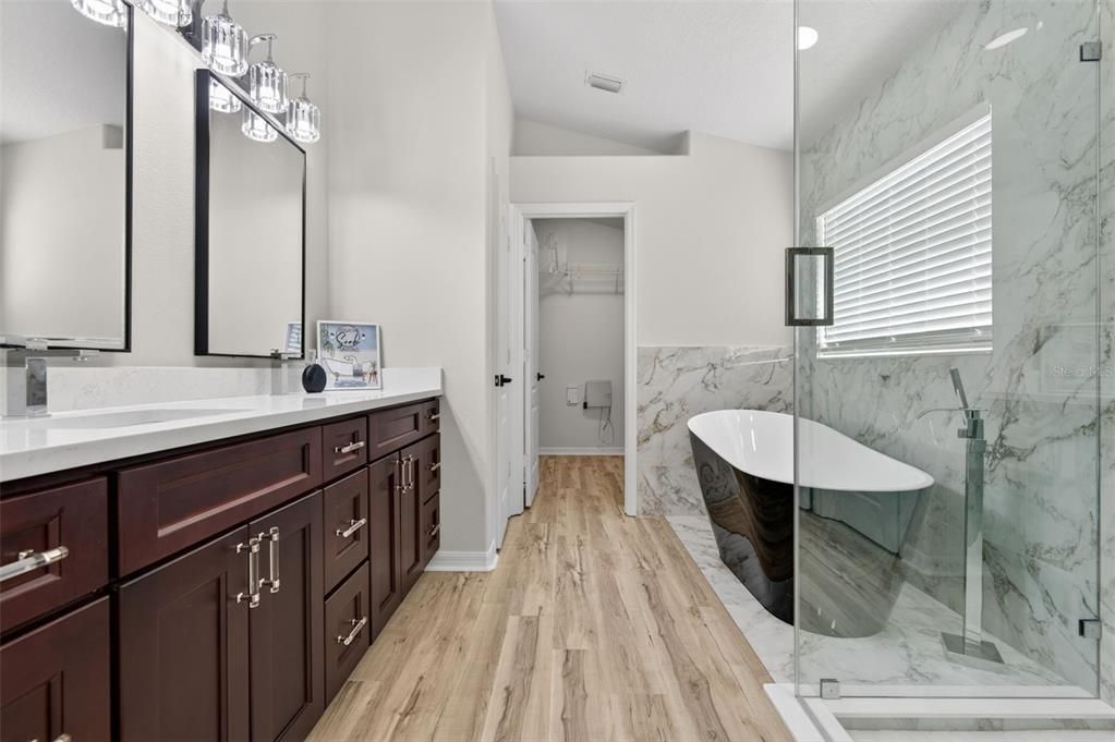 For Sale: $499,999 (4 beds, 3 baths, 2487 Square Feet)