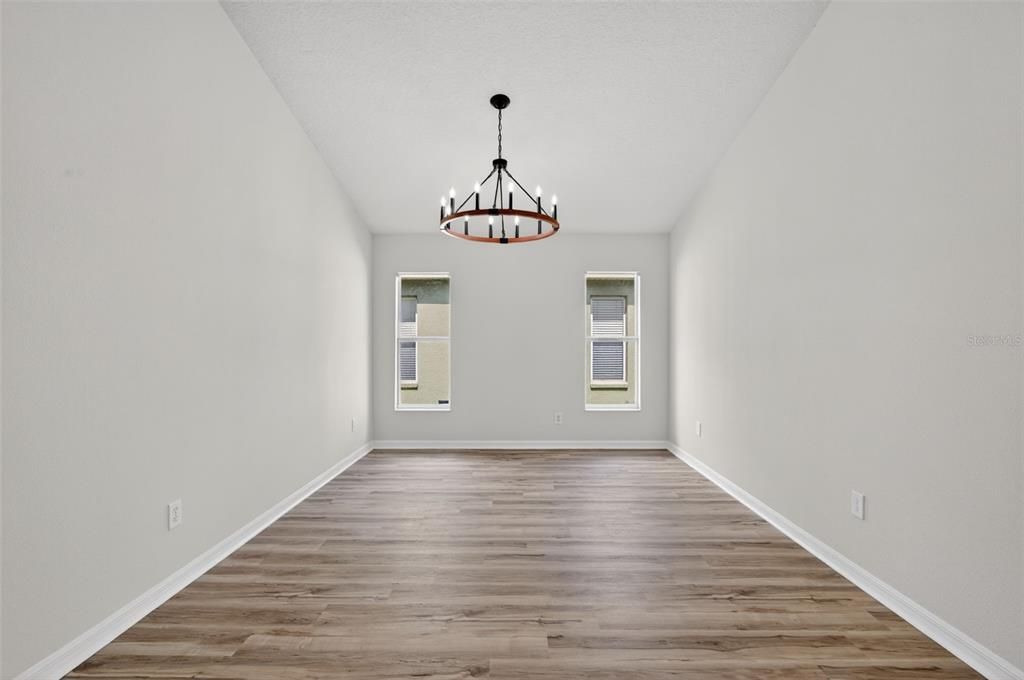 For Sale: $499,999 (4 beds, 3 baths, 2487 Square Feet)