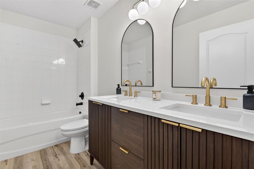For Sale: $499,999 (4 beds, 3 baths, 2487 Square Feet)