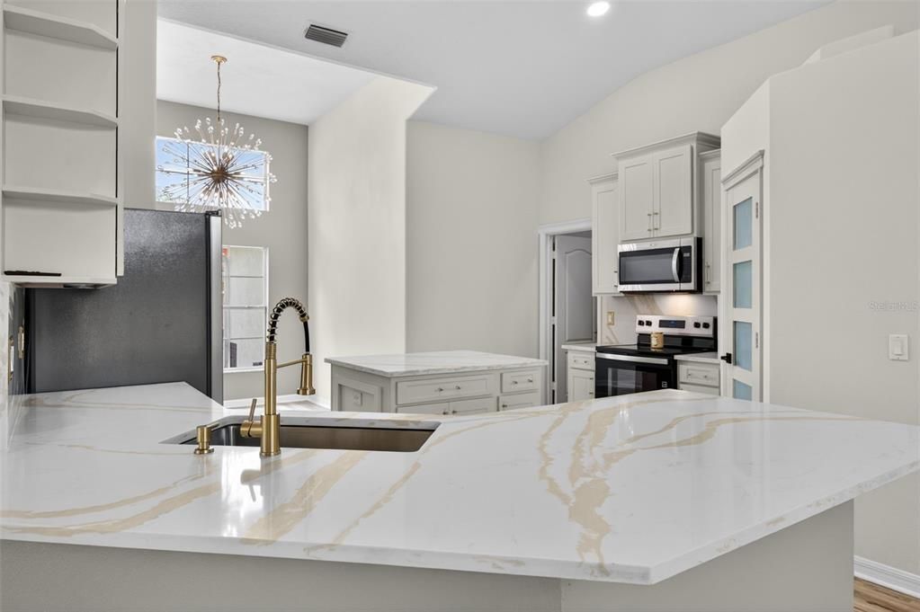 For Sale: $499,999 (4 beds, 3 baths, 2487 Square Feet)