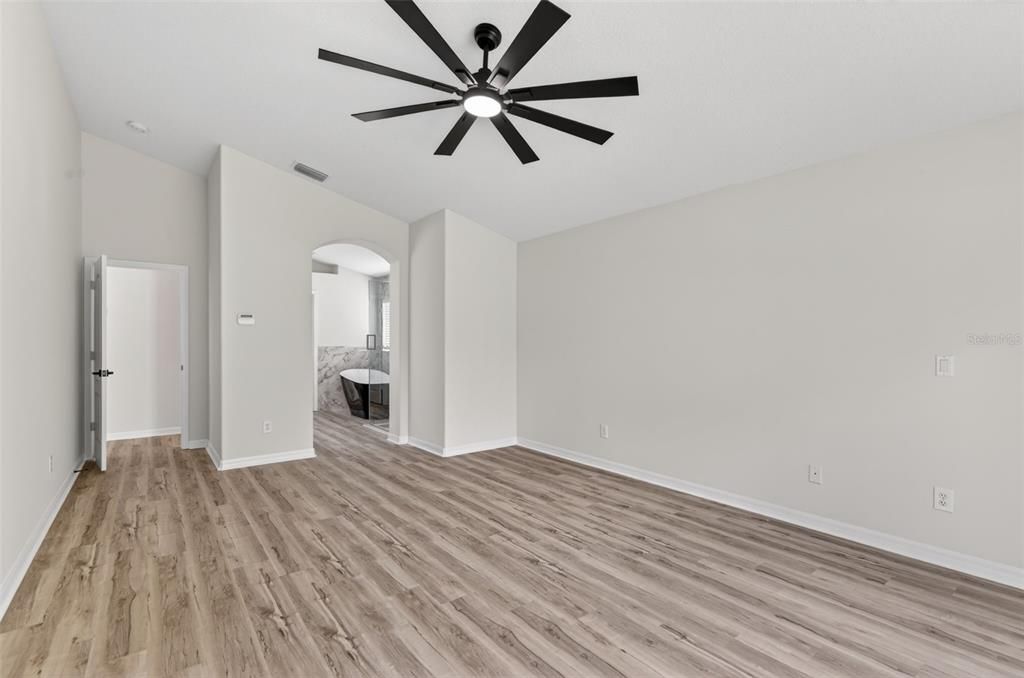 For Sale: $499,999 (4 beds, 3 baths, 2487 Square Feet)