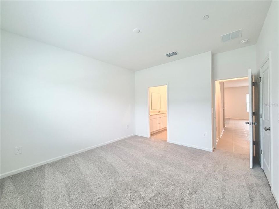 En Renta: $2,600 (4 camas, 2 baños, 2000 Pies cuadrados)