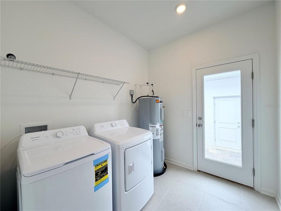 En Renta: $2,600 (4 camas, 2 baños, 2000 Pies cuadrados)