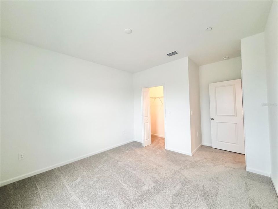 En Renta: $2,600 (4 camas, 2 baños, 2000 Pies cuadrados)
