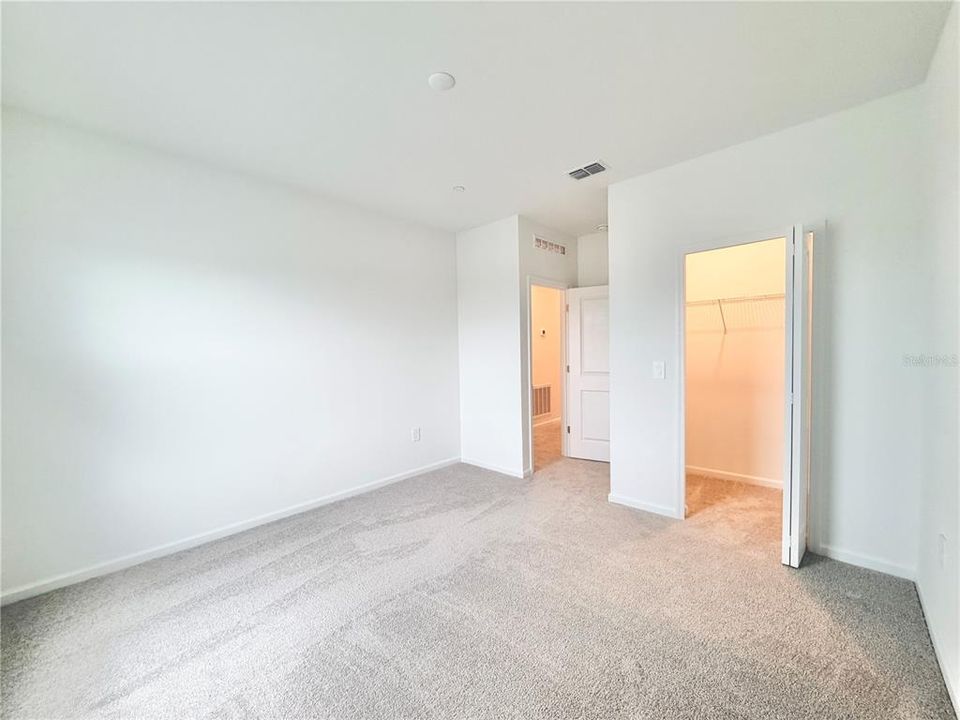 En Renta: $2,600 (4 camas, 2 baños, 2000 Pies cuadrados)