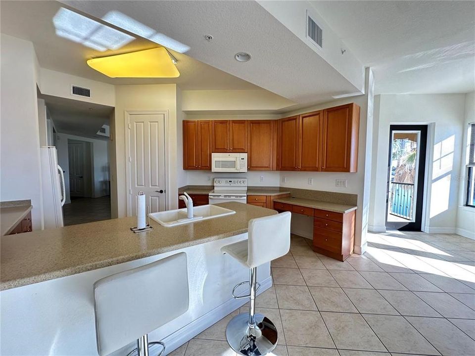 For Sale: $315,000 (2 beds, 2 baths, 2106 Square Feet)
