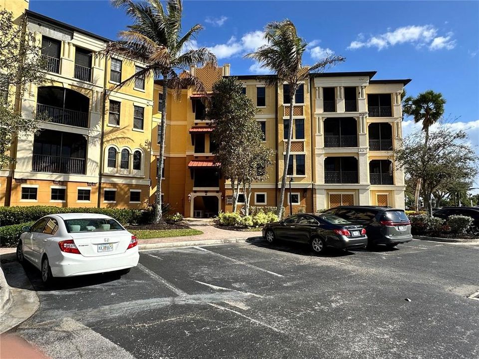 For Sale: $315,000 (2 beds, 2 baths, 2106 Square Feet)