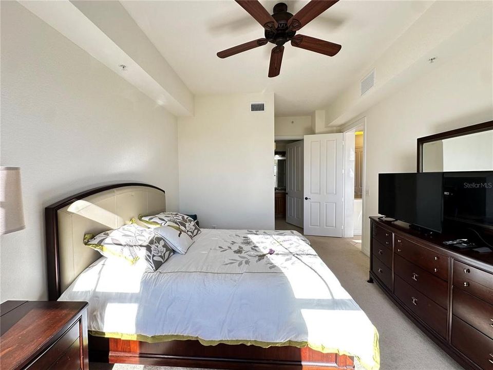 For Sale: $315,000 (2 beds, 2 baths, 2106 Square Feet)