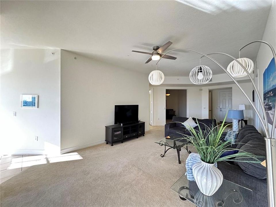 For Sale: $315,000 (2 beds, 2 baths, 2106 Square Feet)