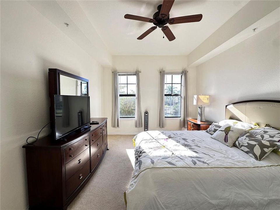 For Sale: $315,000 (2 beds, 2 baths, 2106 Square Feet)