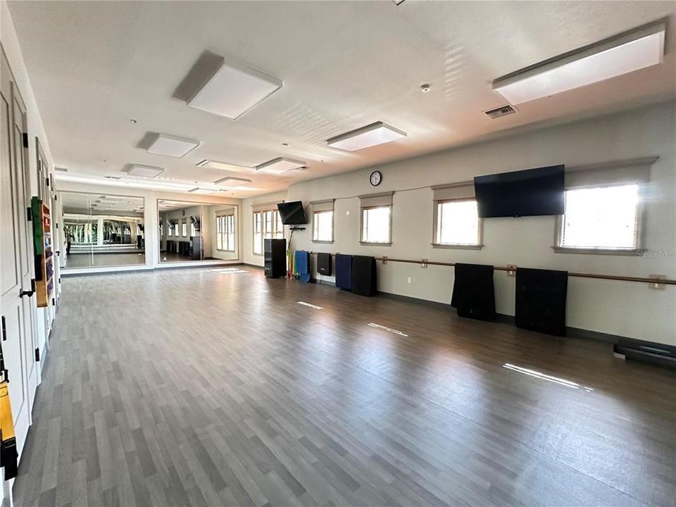 For Sale: $315,000 (2 beds, 2 baths, 2106 Square Feet)