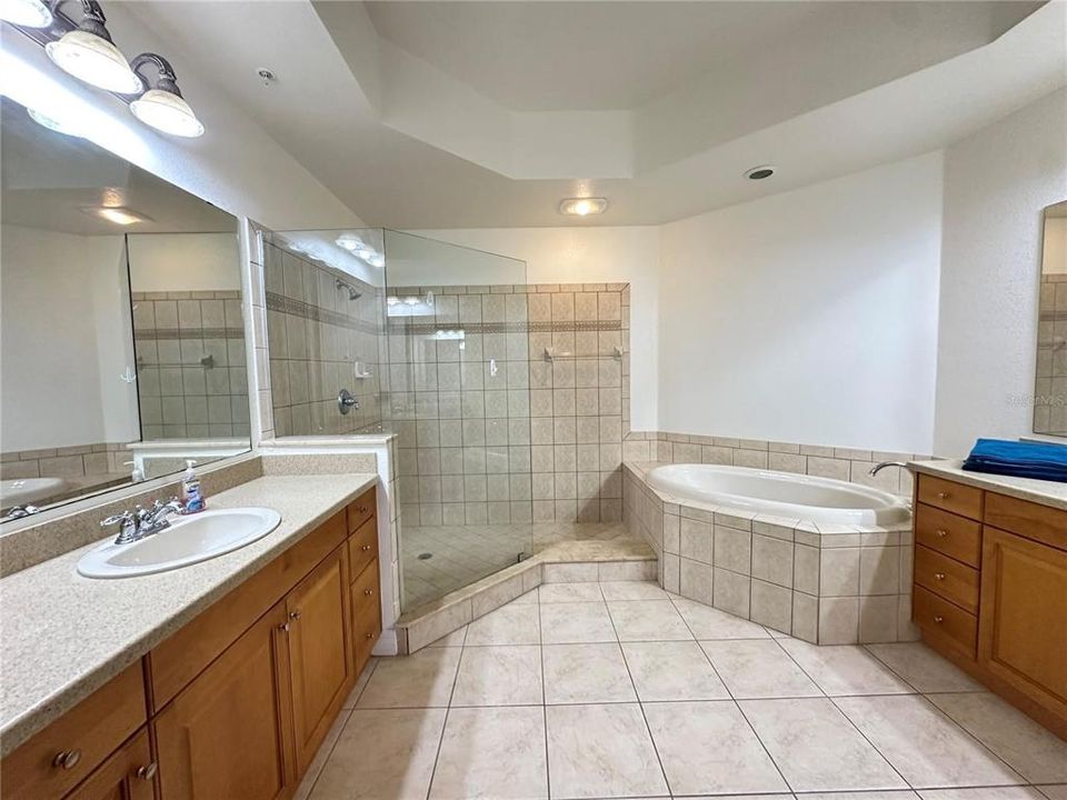 For Sale: $315,000 (2 beds, 2 baths, 2106 Square Feet)