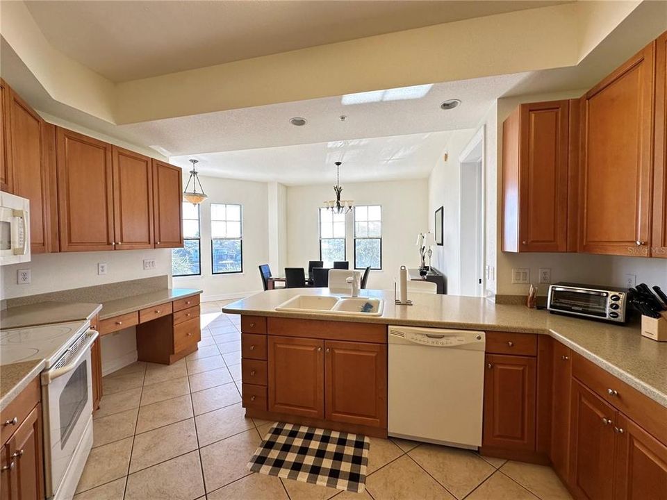 For Sale: $315,000 (2 beds, 2 baths, 2106 Square Feet)