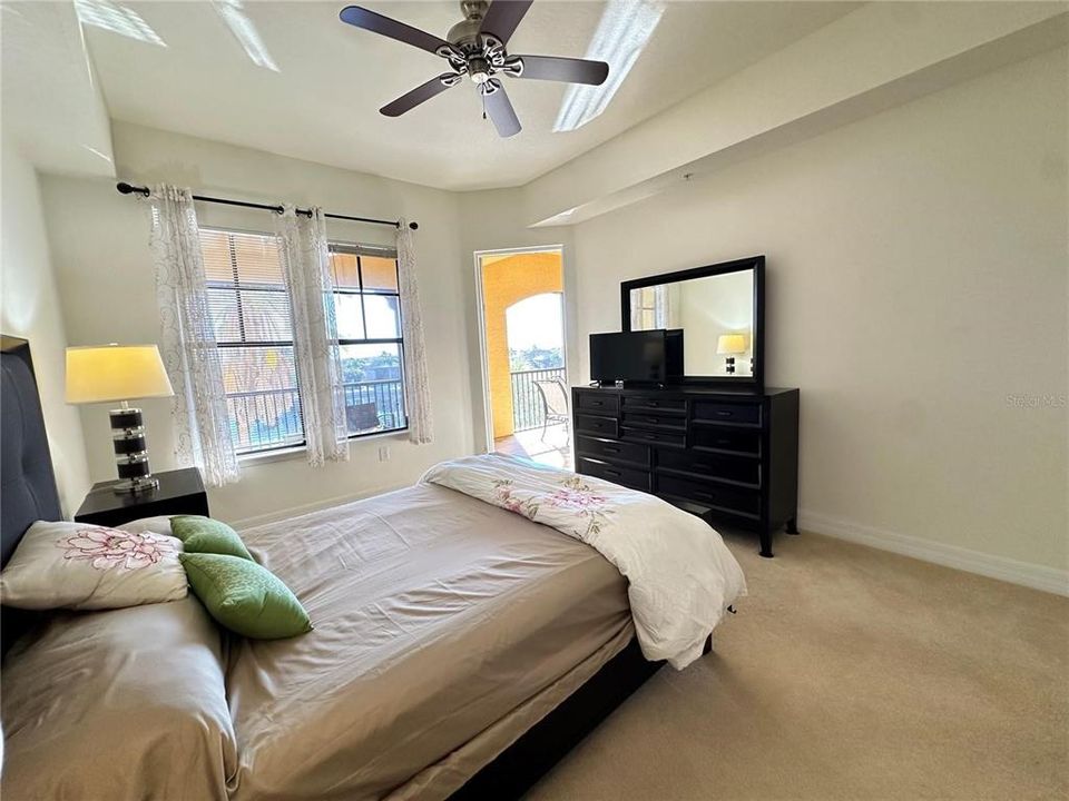 For Sale: $315,000 (2 beds, 2 baths, 2106 Square Feet)
