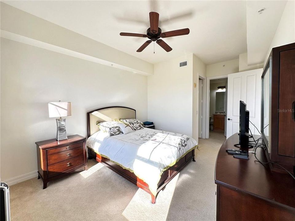For Sale: $315,000 (2 beds, 2 baths, 2106 Square Feet)