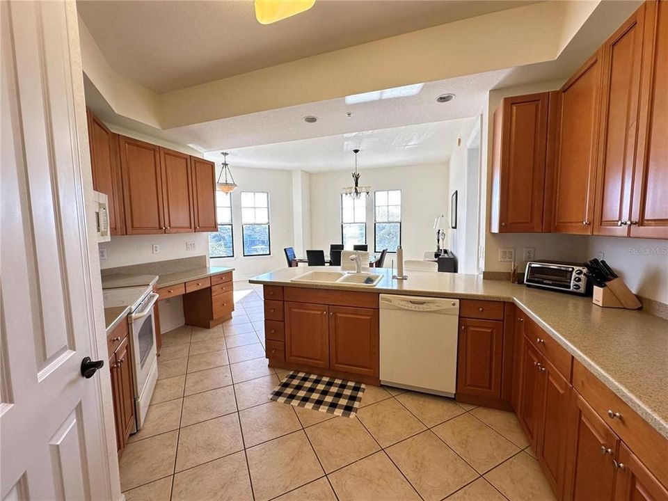For Sale: $315,000 (2 beds, 2 baths, 2106 Square Feet)