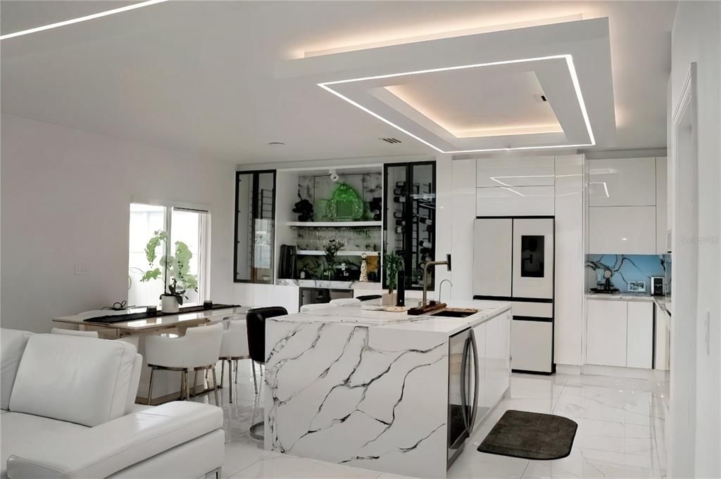 На продажу: $570,000 (4 спален, 2 ванн, 1932 Квадратных фут)