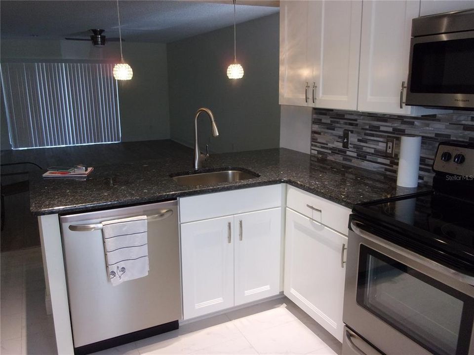 For Rent: $1,800 (2 beds, 2 baths, 1054 Square Feet)