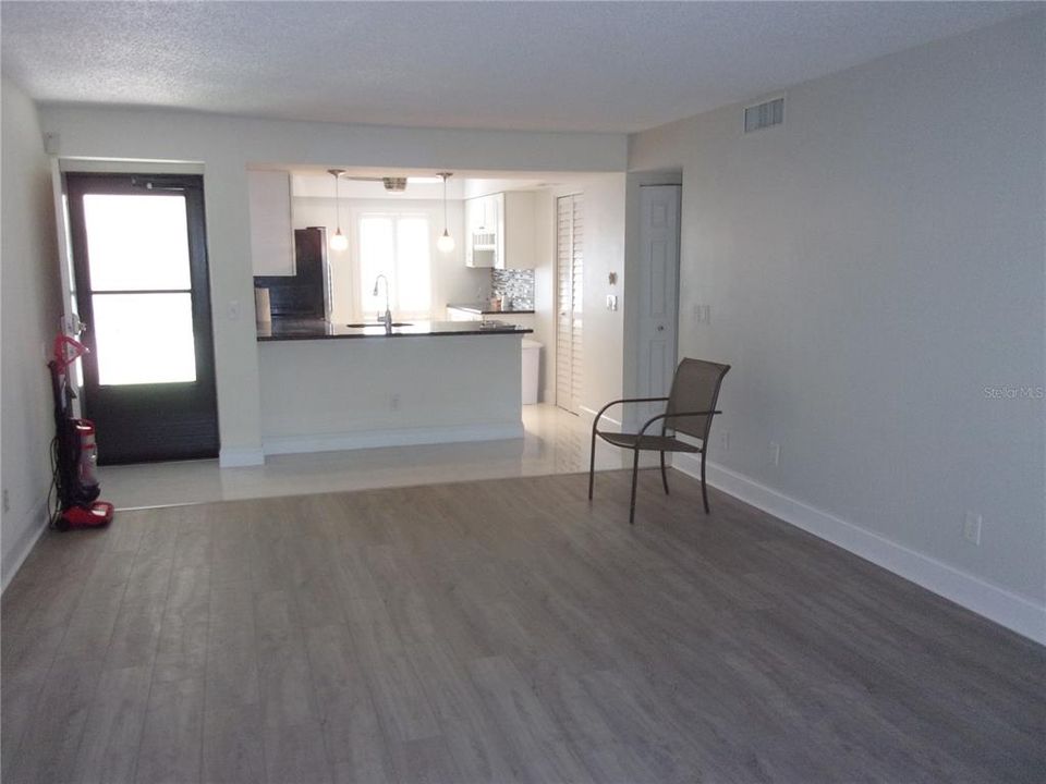For Rent: $1,800 (2 beds, 2 baths, 1054 Square Feet)