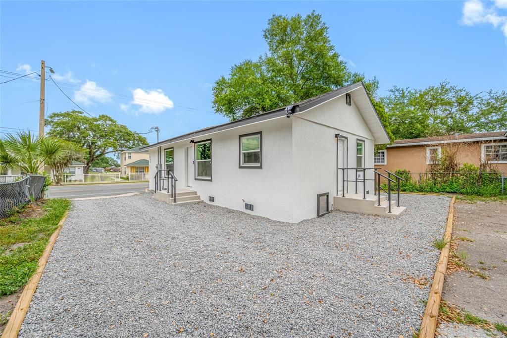 For Sale: $245,000 (3 beds, 2 baths, 1025 Square Feet)