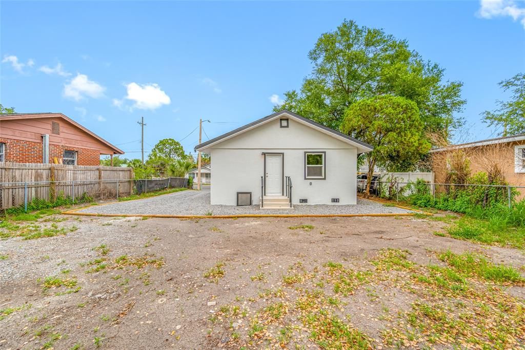 For Sale: $245,000 (3 beds, 2 baths, 1025 Square Feet)