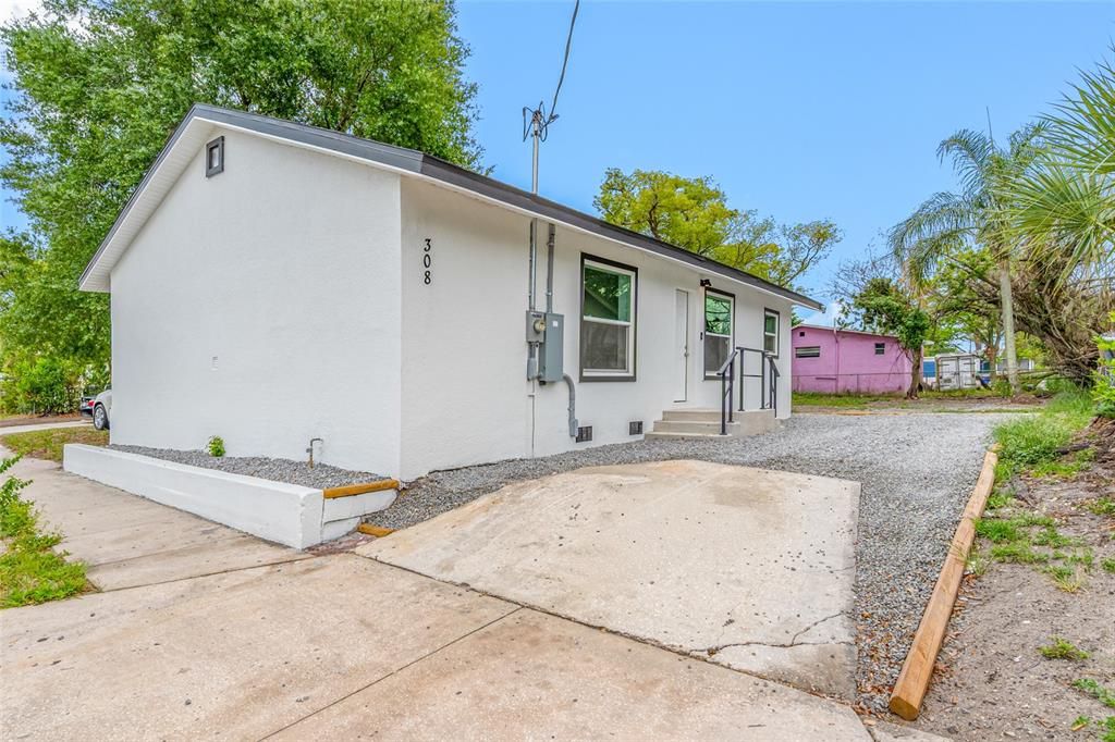 For Sale: $245,000 (3 beds, 2 baths, 1025 Square Feet)