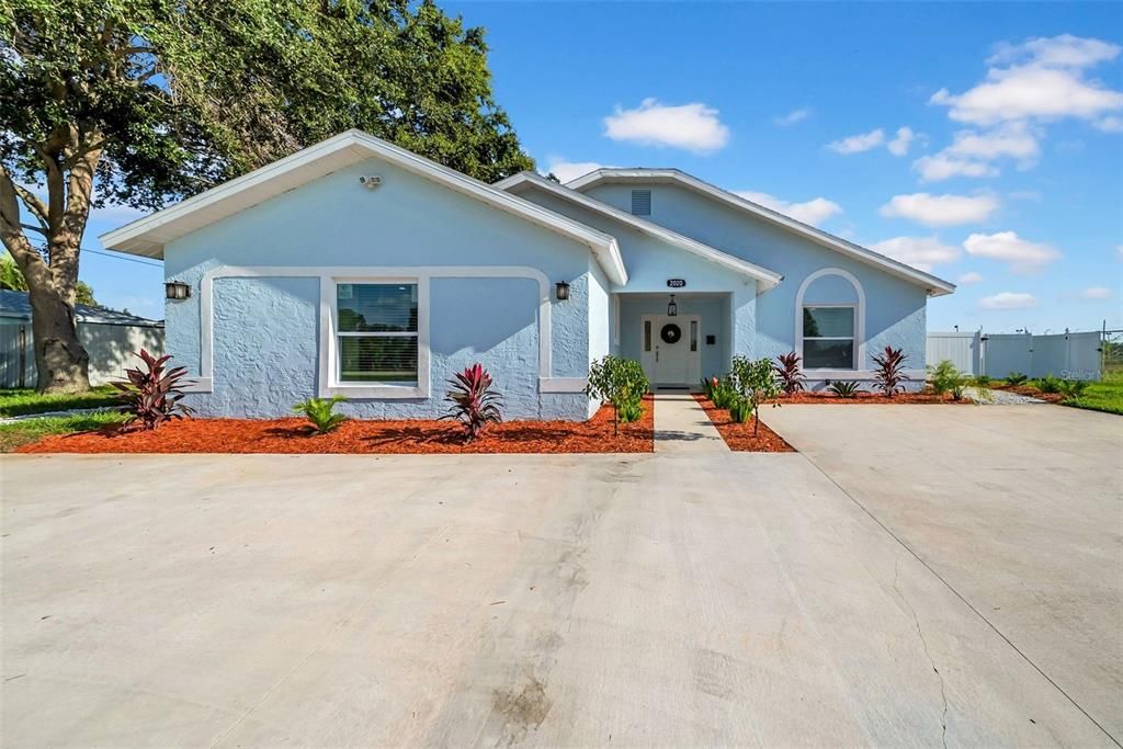 На продажу: $614,999 (3 спален, 3 ванн, 1695 Квадратных фут)