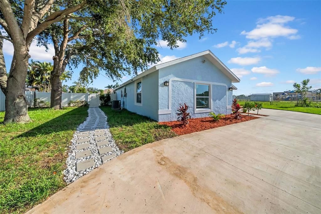 На продажу: $614,999 (3 спален, 3 ванн, 1695 Квадратных фут)