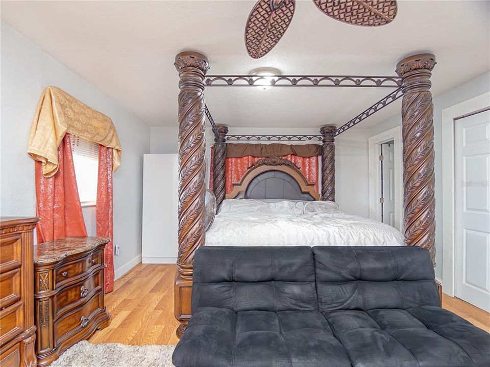 На продажу: $250,000 (4 спален, 2 ванн, 1748 Квадратных фут)