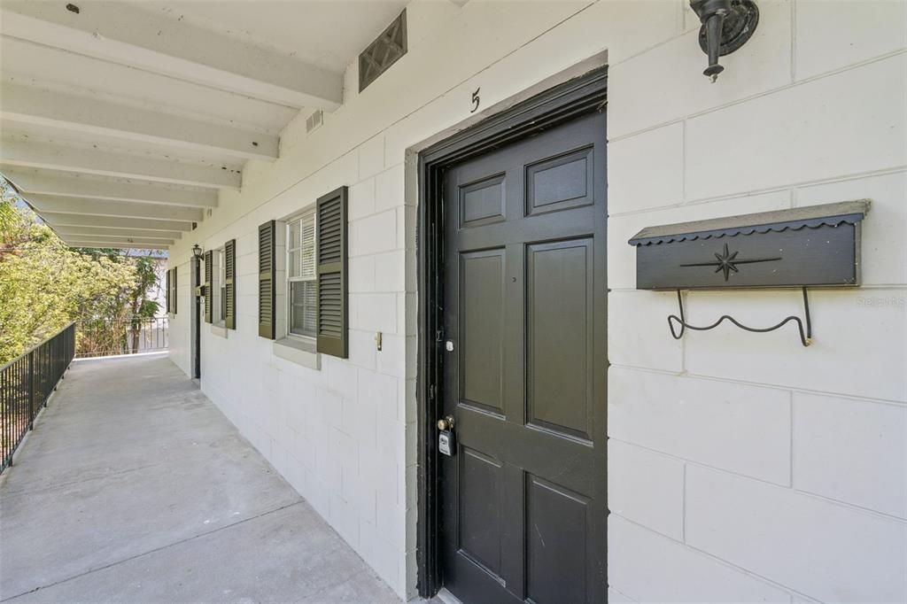 For Rent: $1,599 (1 beds, 1 baths, 650 Square Feet)