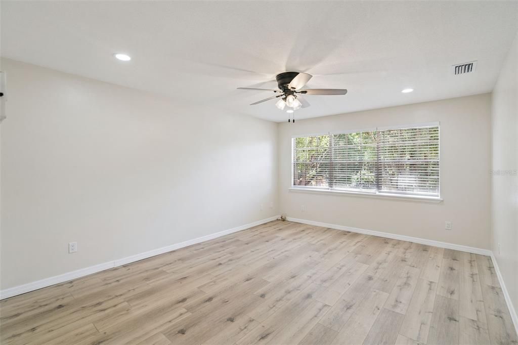 For Rent: $1,599 (1 beds, 1 baths, 650 Square Feet)