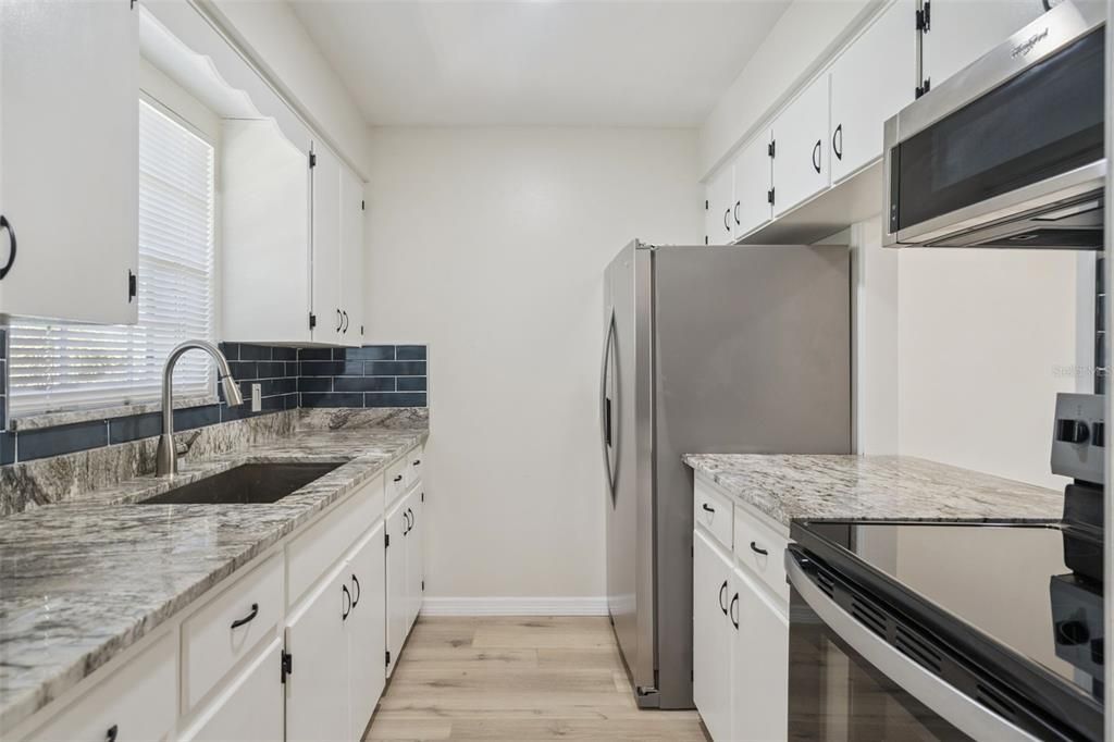 For Rent: $1,599 (1 beds, 1 baths, 650 Square Feet)