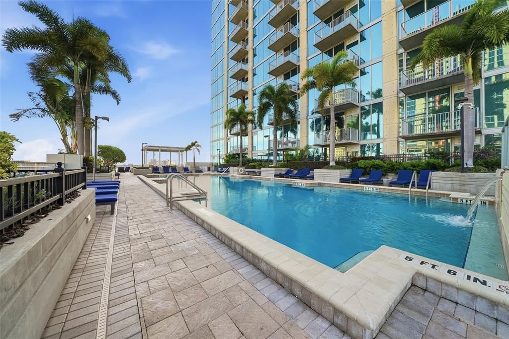 For Sale: $470,000 (1 beds, 1 baths, 772 Square Feet)