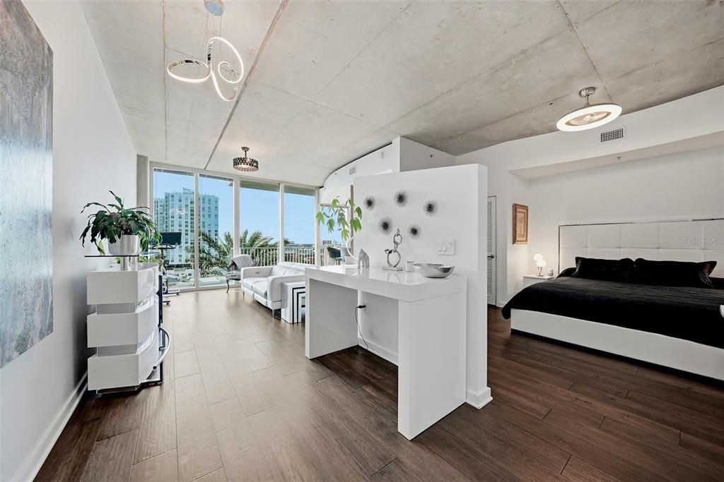 For Sale: $470,000 (1 beds, 1 baths, 772 Square Feet)