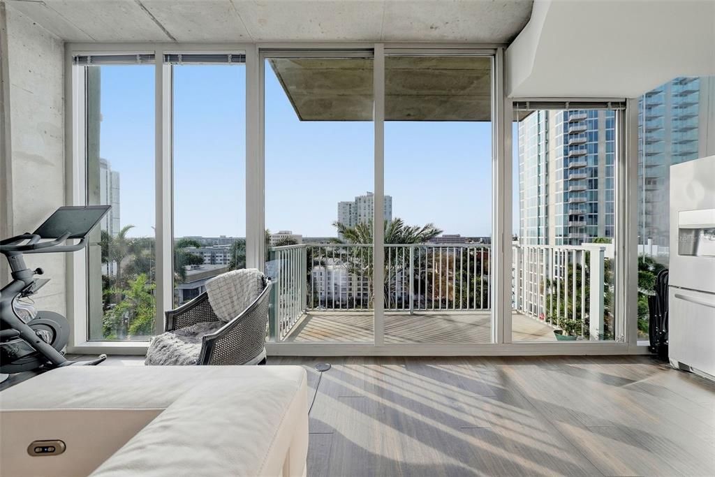 For Sale: $470,000 (1 beds, 1 baths, 772 Square Feet)
