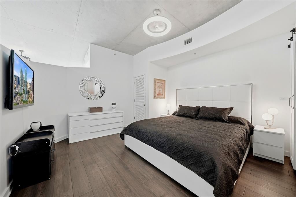 For Sale: $470,000 (1 beds, 1 baths, 772 Square Feet)