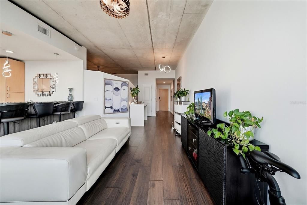 For Sale: $470,000 (1 beds, 1 baths, 772 Square Feet)